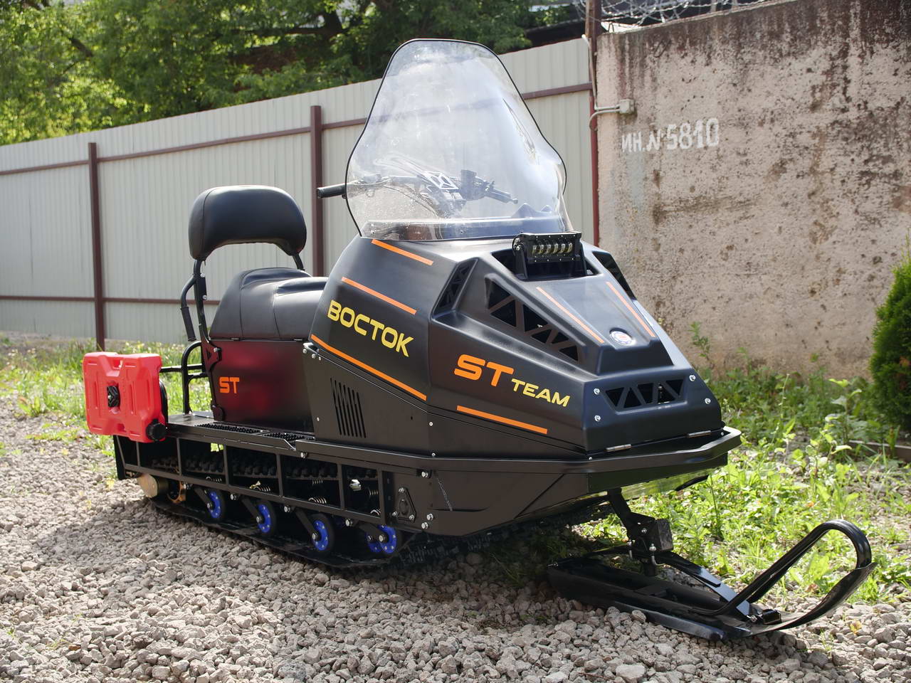 Снегоход Восток с двигателем Lifan