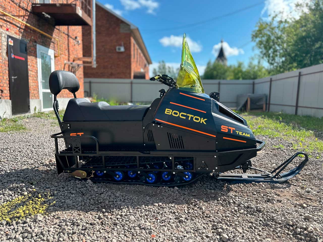 Снегоход Восток с двигателем Lifan